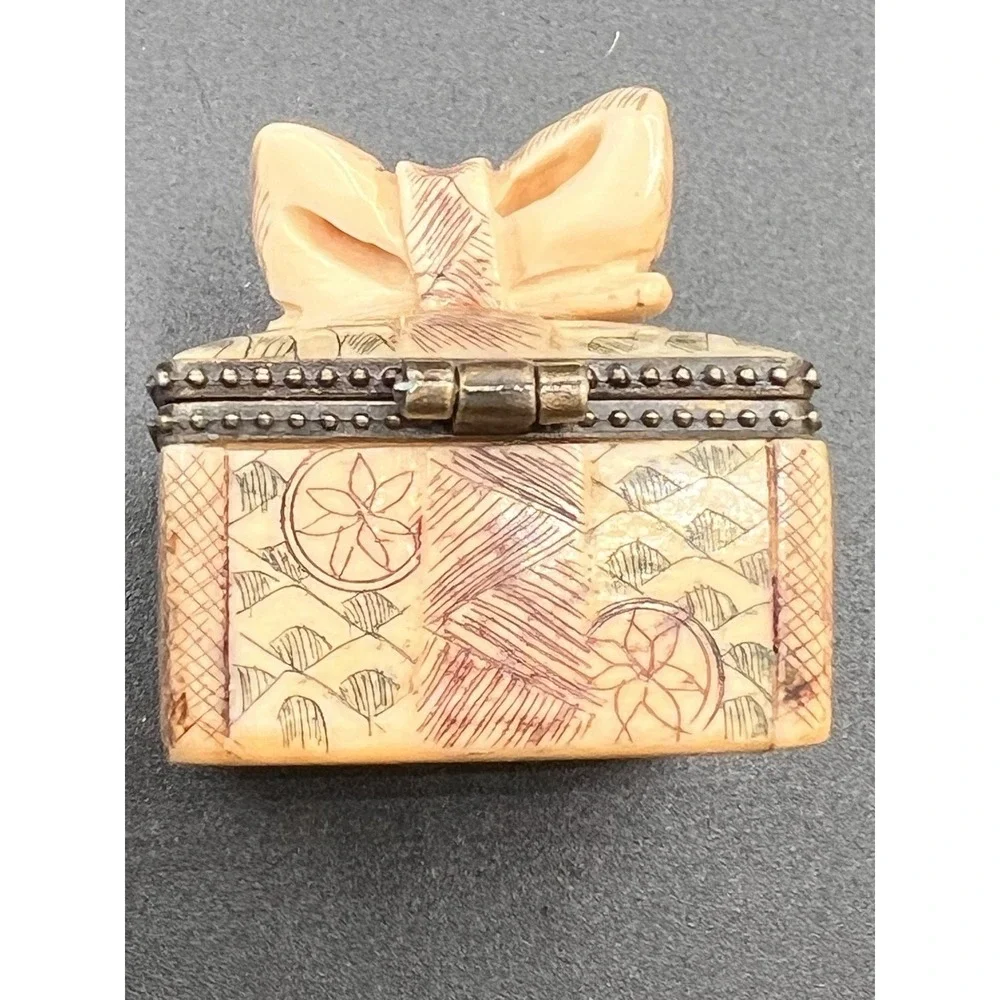 Vintage Handmade Trinket Box‎